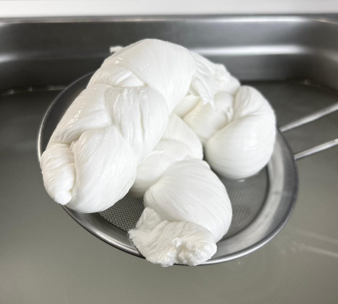 TRECCIA DI MOZZARELLA DA 500 GR