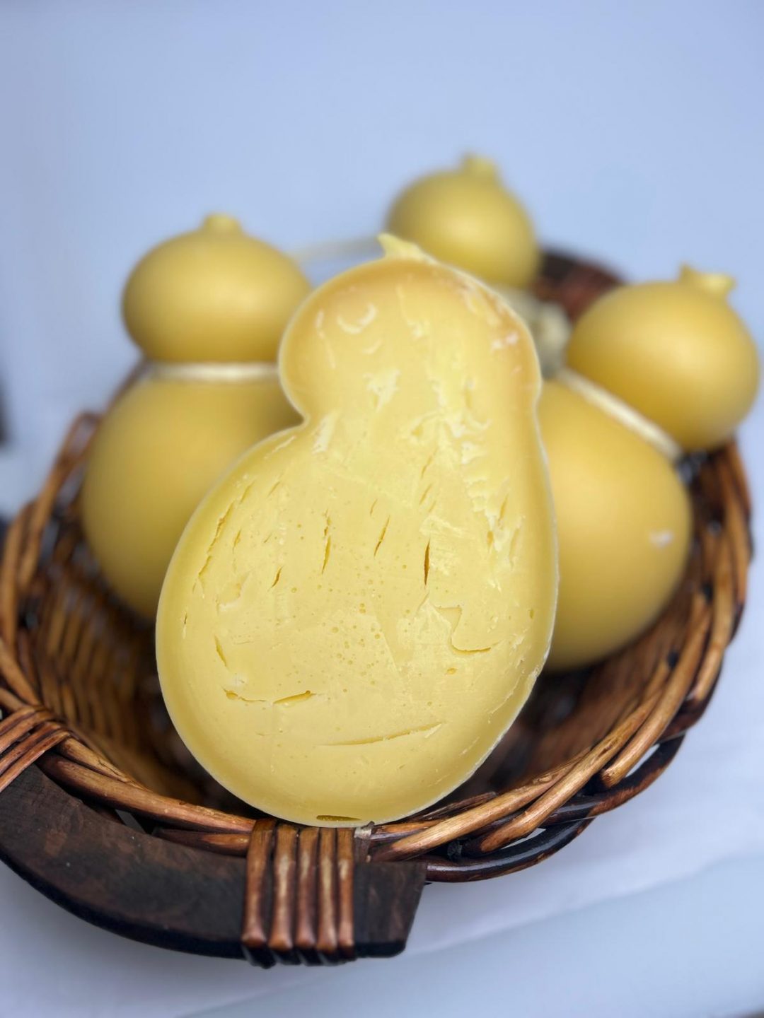 CACIOCAVALLO PICCANTE INTERO DA 1,200 KG