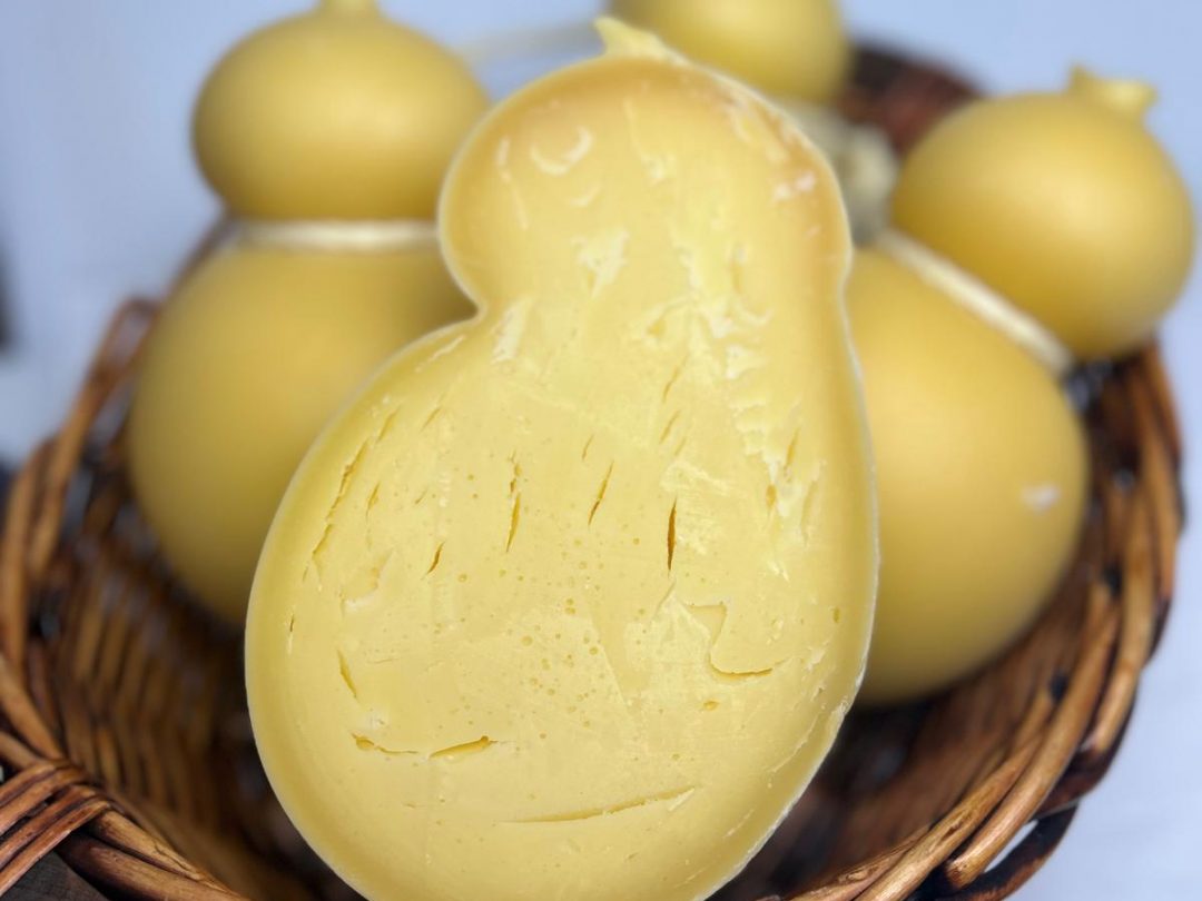 CACIOCAVALLO PICCANTE INTERO DA 1,200 KG