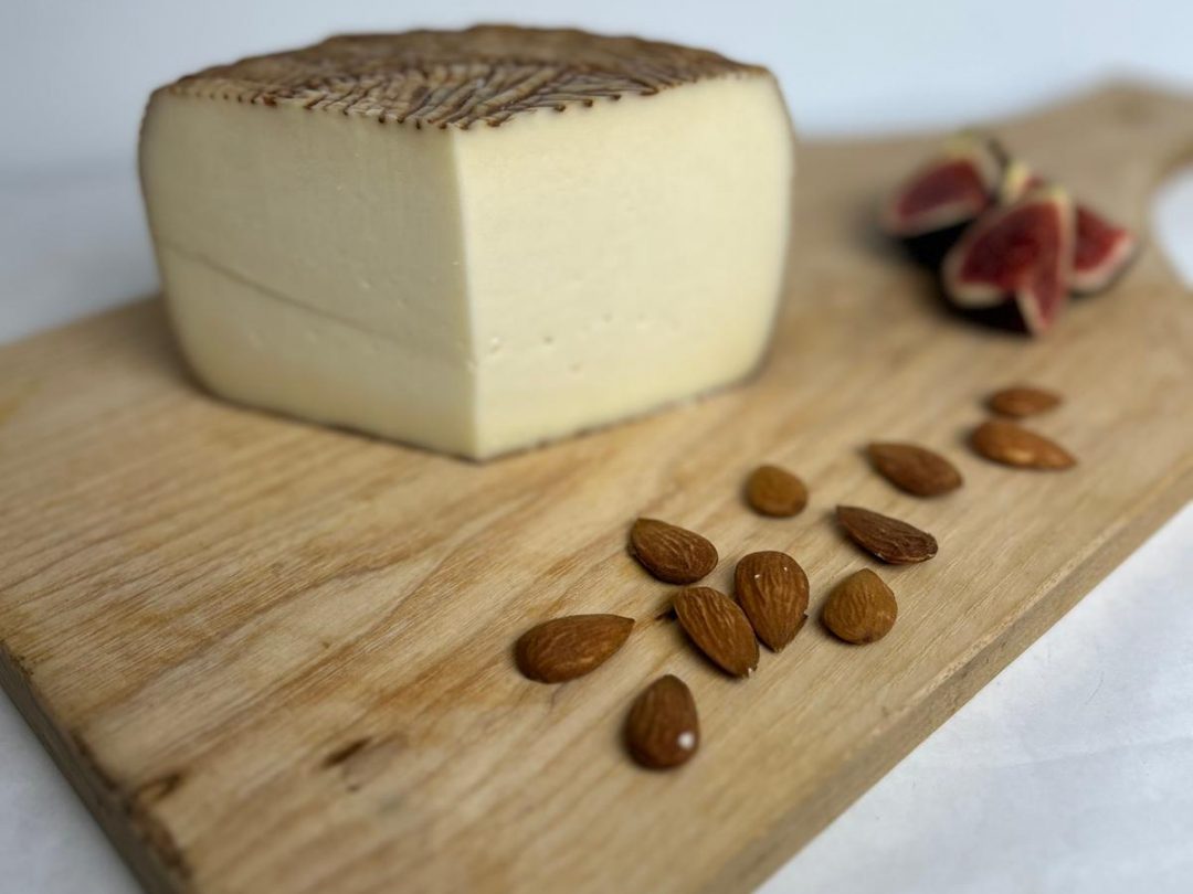 FORMAGGIO CAPRINO PUGLIESE DA 300 GR